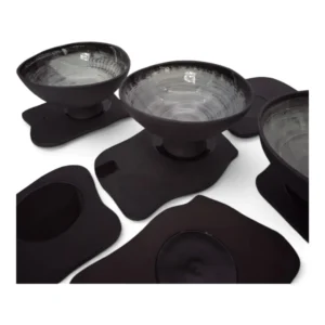Fußschalen der Linie minimal auf mosaic-Platten, weißer Grund