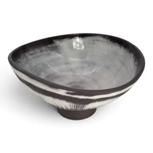 ybowl der Linie minimal, Fußschale mit schwarz-weißem Pinseldekor und grauem Inneren